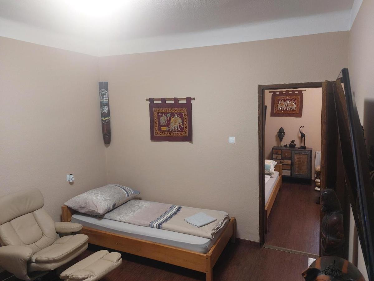 Feher Galamb Apartman Gyal Exterior photo